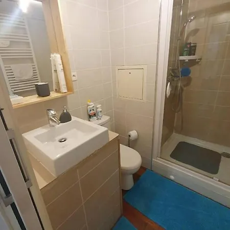 Cosy A 30 M² Avec Terrasse アパート ポワシー